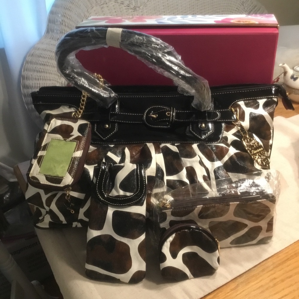 Giraffe Print Tote with accessories by Lissane